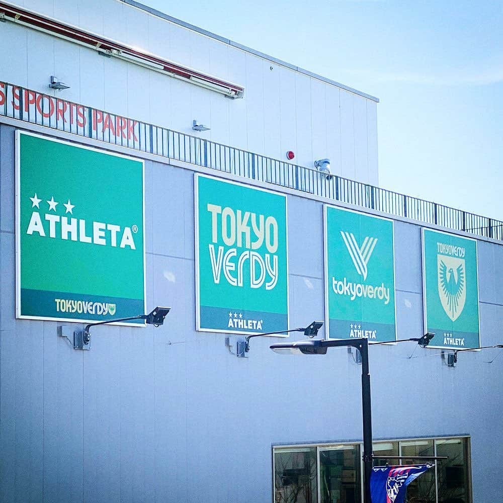 ATHLETAさんのインスタグラム写真 - (ATHLETAInstagram)「スーパースポーツゼビオ調布東京スタジアム前店さまに TOKYO VERDY x ATHLETAの屋外看板を設置していただきました。 お近くにお越しの際はぜひお立ち寄りください！  スーパースポーツゼビオ調布東京スタジアム前店 〒182-0036 東京都 調布市  飛田給1-34-17 042-490-1180 月〜金 11:00〜20:00　土日 10:30〜20:00   #ゼビオ東京スタジアム前店 #東京ヴェルディ#tokyoverdy #アスレタ #athleta」3月1日 12時45分 - athleta.jp