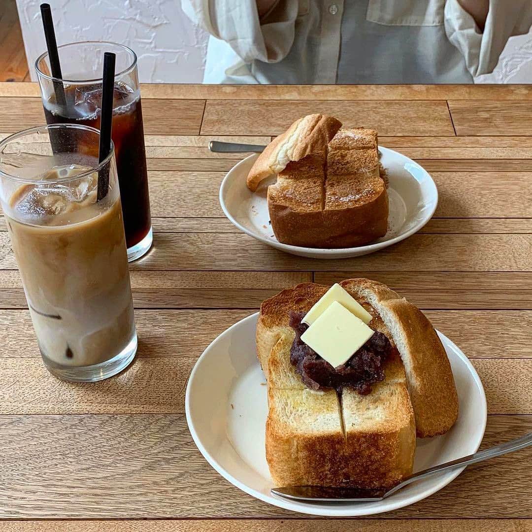 isutaさんのインスタグラム写真 - (isutaInstagram)「あんバタートーストから目が離せない…﻿ ﻿ ﻿ 東京都・中板橋にある「1 ROOM COFFEE（ワンルームコーヒー）」は、数多くのあんバターファンを虜にするカフェ。﻿ ﻿ ﻿ 分厚く切った食パンを使った、あんバタートーストが絶品なんだそう。﻿ ﻿ ﻿ 他にもクロックムッシュやコーヒーゼリーなど、様々なメニューが楽しめます。﻿ ﻿ ﻿ 現在の営業日や時間は通常とは異なるので、必ずインスタグラムをチェックしてから行ってみてくださいね。﻿ ﻿ ﻿ 【1 ROOM COFFEE】﻿ 住所：東京都板橋区中板橋30-1﻿ 営業時間：［月～金］10:30～19:30（L.O.19:00）﻿ 　　　　　［土・日・祝］11:00～17:30（L.O.17:00）﻿ 定休日：不定休﻿ ﻿ ﻿ photo by﻿ @cozycoco__﻿ @98_02n﻿ @natsuki_61﻿ ﻿ ﻿ #isuta #イスタ #isutapic﻿ #isutacafe #カフェ巡り #おしゃれカフェ﻿ #カフェスタグラム #東京カフェ #東京カフェ巡り﻿ #cafe #板橋カフェ #中板橋カフェ #1roomcoffee﻿ #ワンルームコーヒー #東京ランチ #東京グルメ﻿ #cafestagram #カフェ #カフェ好き #カフェ活﻿ #お洒落な人と繋がりたい #喫茶店 ＃板橋ランチ﻿ #カフェ好きな人と繋がりたい #トースト﻿ ＃あんバタートースト」3月1日 12時53分 - isuta_jp