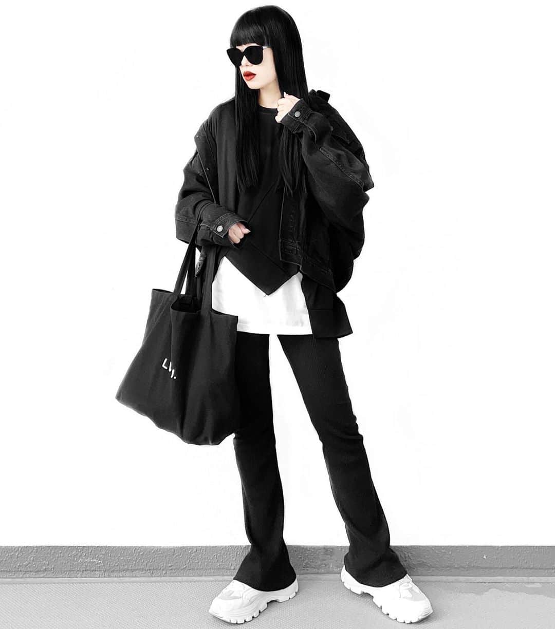 lve_xxxxのインスタグラム：「.﻿ .﻿ ⚫️⚪️﻿ ﻿ ﻿ －－－－－－－－－－－－－－－－－－﻿ ﻿ その他ｺｰﾃﾞｱｲﾃﾑ詳細は﻿ WEARをご覧くださいませ。﻿ ﻿ ﾌﾟﾛﾌｨｰﾙのURLよりご覧頂けます☺︎﻿ ﻿ WEARもfollow﻿ 宜しくお願い申し上げます！﻿ ﻿ －－－－－－－－－－－－－－－－－－ ﻿ ﻿ ﻿ ﻿」