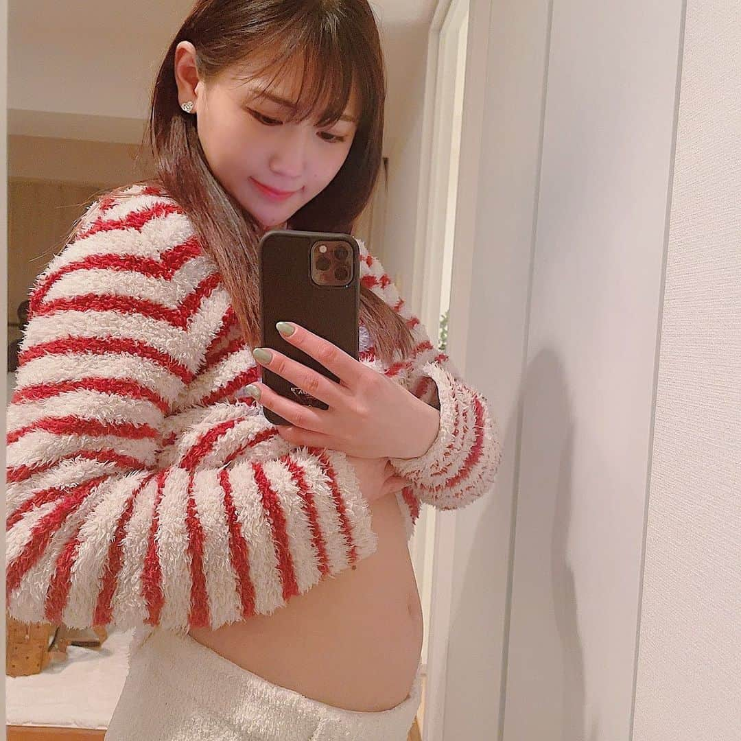 西野未姫さんのインスタグラム写真 - (西野未姫Instagram)「今月から1ヶ月本気ダイエット🔥  2枚目は私のダイエット計画。 いつもダイエット本気モードの時、細かくカレンダーに目標体重書いてそれに向けて頑張ってます！  【私のルール】 ・お菓子食べない（プロテインバーは許す） ・6時以降食べない ・1日1300カロリー以内で抑える ・外食我慢（サラダ屋とかはよい） ・週2、3は有酸素運動をする  今日の体重は、 49．5キロでした！  目標は46キロ。  頑張ろ。  #ダイエット #昨日は最後の晩餐 #好きなものたくさん食べた #久しぶりのこのお腹 #ぽっこりお腹さようなら #目標1ヶ月でマイナス3キロ #4月は私の誕生日 #とりあえず誕生日までに痩せよ #ベストで22歳を迎えたい #ダイエットしたい方一緒にやりましょ」3月1日 13時08分 - nishinomiki_official