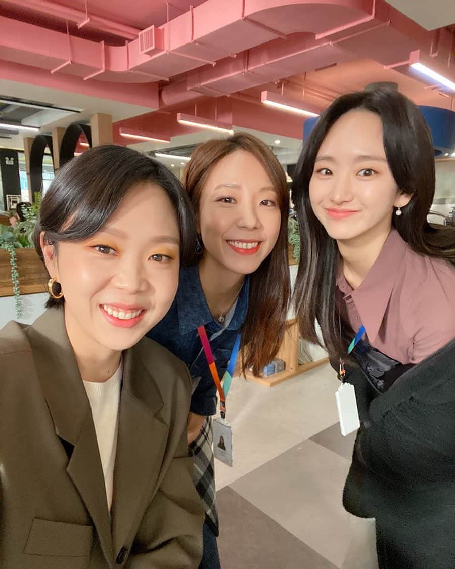 ウォン・ジナのインスタグラム：「오늘밤 9시 JTBC 💋우~」