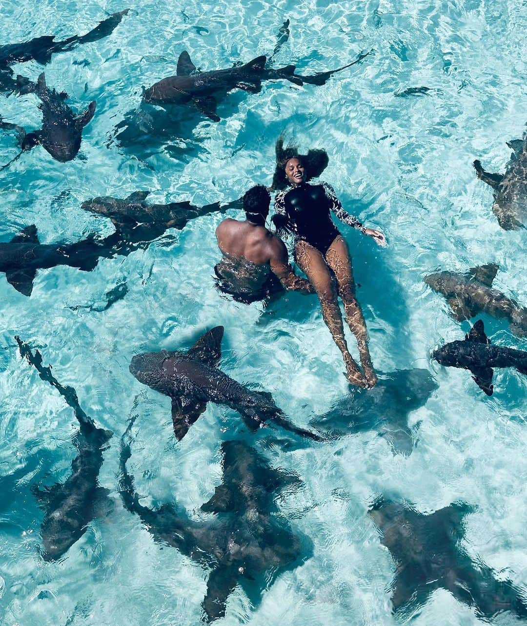 ラッセル・ウィルソンさんのインスタグラム写真 - (ラッセル・ウィルソンInstagram)「Swimming with the Queen Shark. @Ciara」3月1日 13時09分 - dangerusswilson