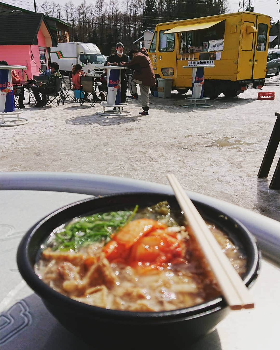 杉田芳尚のインスタグラム：「・  ・  今シーズンの思い残す事がないように、 #かすうどん ☆  ただ、フォーカスがバスにいっていまってた…😅  ごめーん、りょーじ✨」