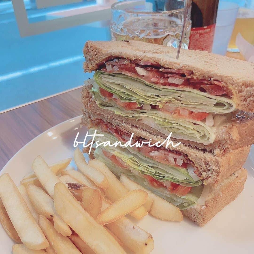 YUCCOさんのインスタグラム写真 - (YUCCOInstagram)「． 美味しいもの食べた時 とても幸せなんだけど その反面太った気する← ． や、や、痩せないと 美味しいものが多いのって罪 でも幸せになるんだよなぁ ． ． #sandwich #ハンバーガー #hamburger #fashion #ootd #photography  #サロンモデル #サロモ #モデル #お洒落 #被写体 #ポートレート #ポートレートモデル #撮影 #スタジオ撮影 #スタイル撮影 #撮影データ #ヘアアレンジ #ヘアメイク #美容師 #お洒落さんと繋がりたい #カメラマンさんと繋がりたい #ロングヘア #ハイトーンカラー #作品撮り #写真好きな人と繋がりたい」3月1日 13時22分 - sk_nk_0903