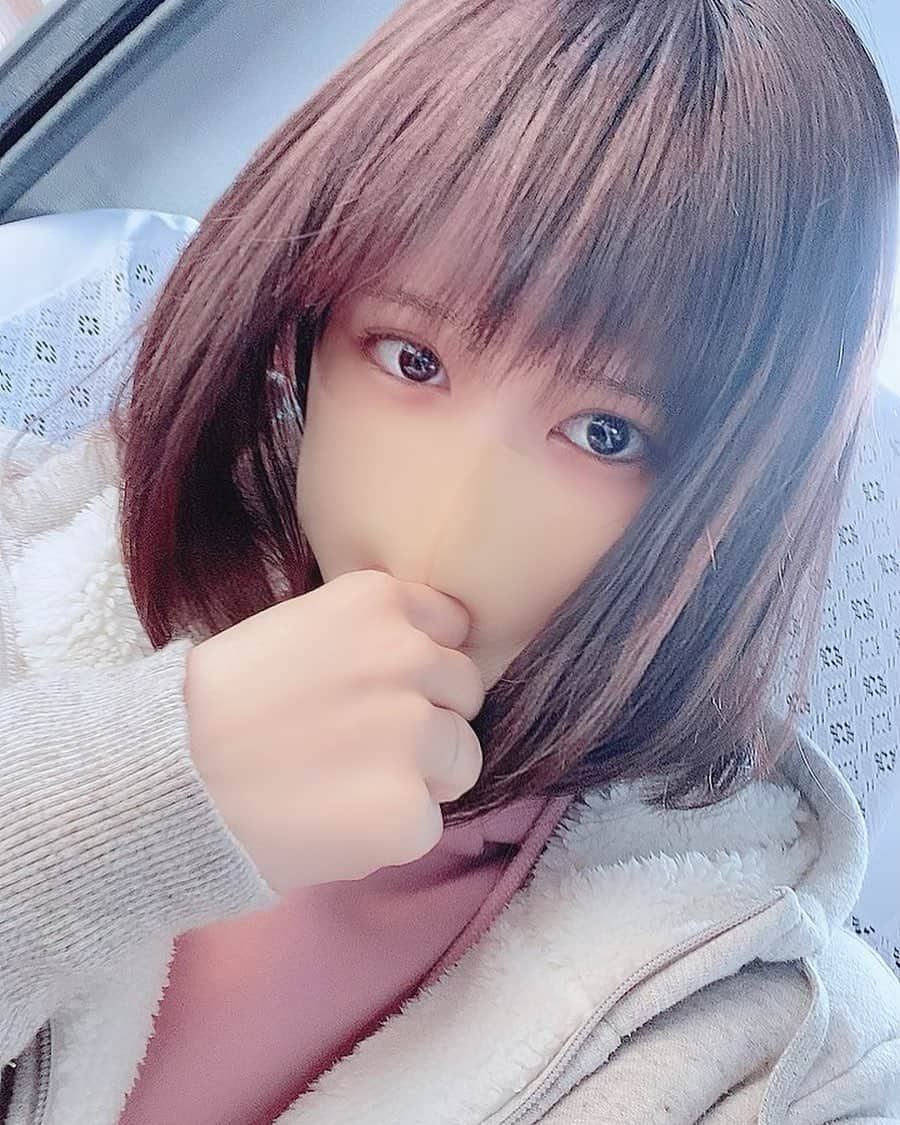 涼宮琴音のインスタグラム：「またまたどすっぴんでごめんなさい。 写真だと伝わりづらいけど、実際はもう少し暗いです。 ・ みんなは私のハイトーンかロートーンどっちがすきですか？」