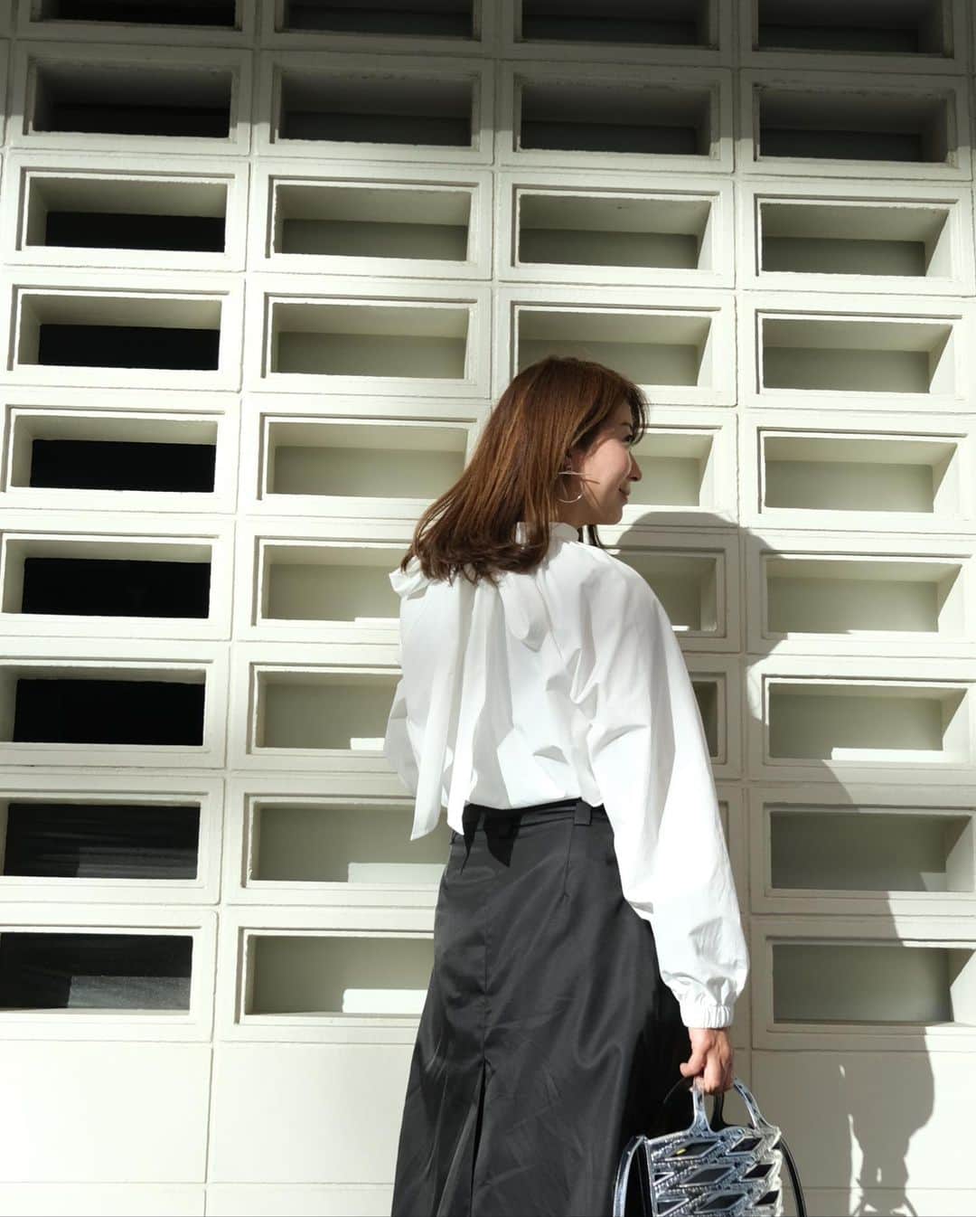 奥田順子さんのインスタグラム写真 - (奥田順子Instagram)「@myine_my の白シャツ、リボン結びできて可愛い♡  #白シャツ#シャツコーデ#pradashoes」3月1日 13時41分 - okuda_junko