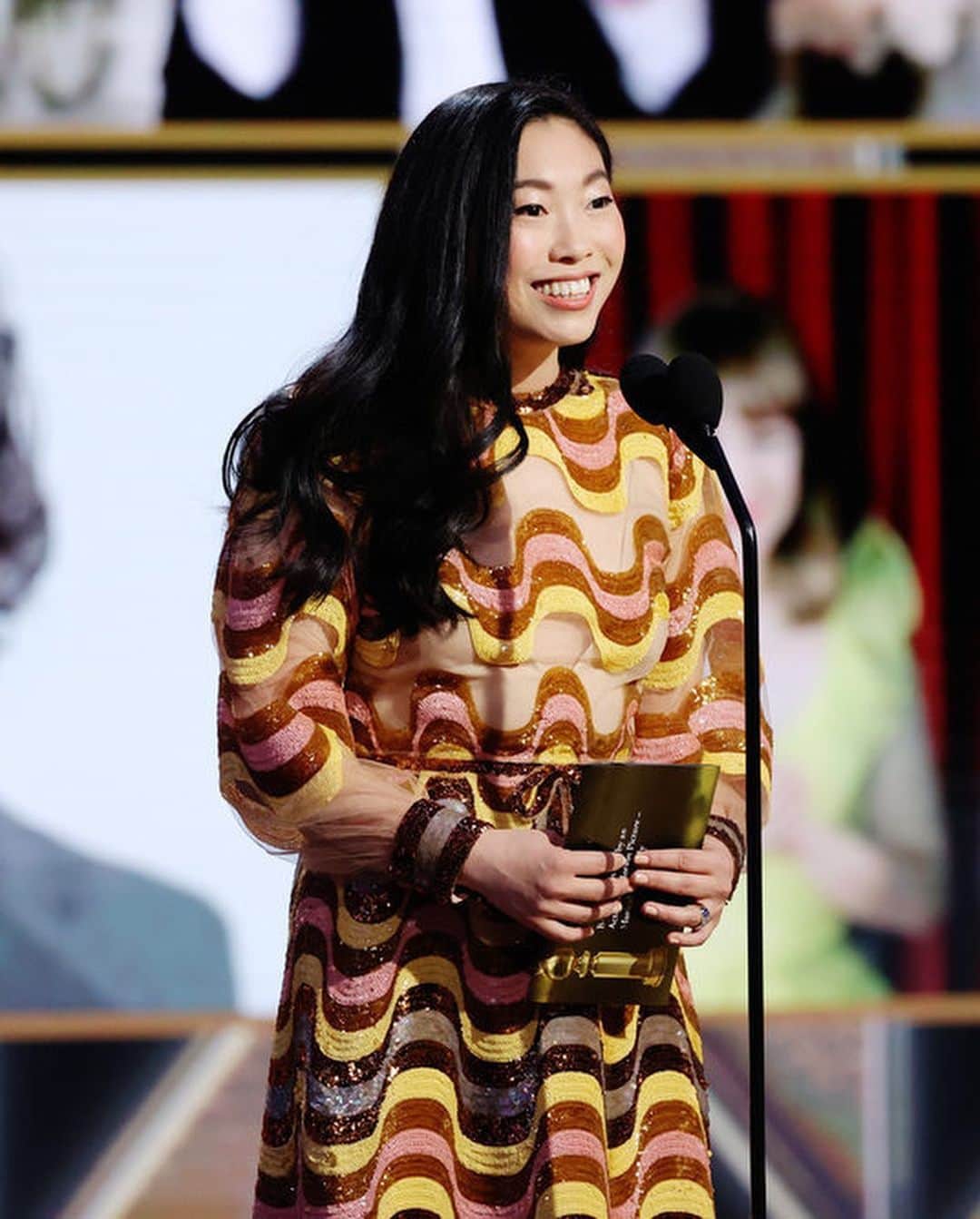 Just Jaredさんのインスタグラム写真 - (Just JaredInstagram)「Presenter @awkwafina slips into a @gucci number for the @goldenglobes ceremony.  More on Just Jared now! #Awkwafina #Gucci #GoldenGlobes #Globes Photos: NBC」3月1日 14時08分 - justjared