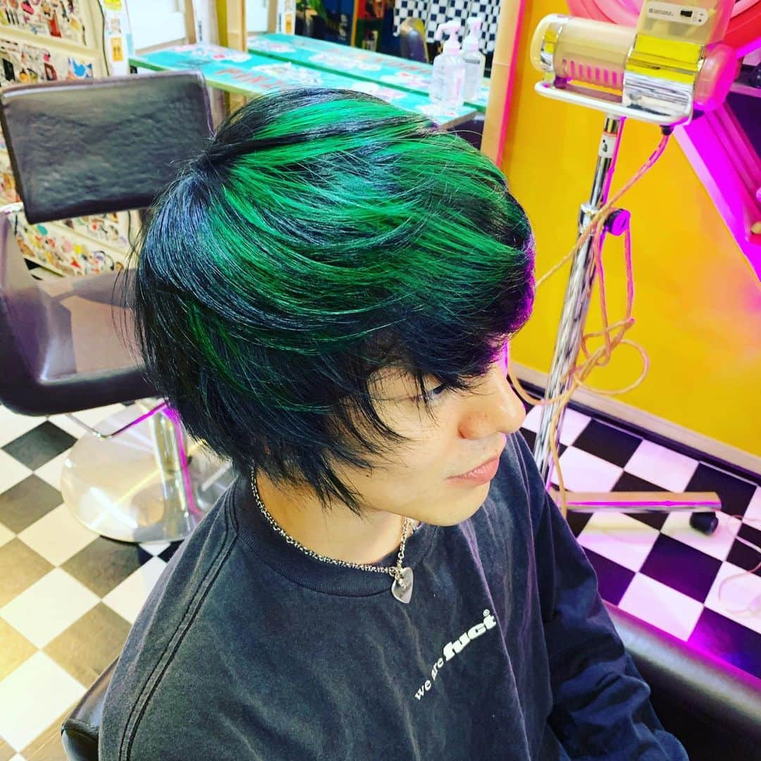 井出卓也さんのインスタグラム写真 - (井出卓也Instagram)「ヒースくんカラー 🟢🟢🟢 #hair #haircolor #hairstyle  #メンズヘア　#派手髪　#pinzoro」3月1日 14時08分 - takuyaide_official