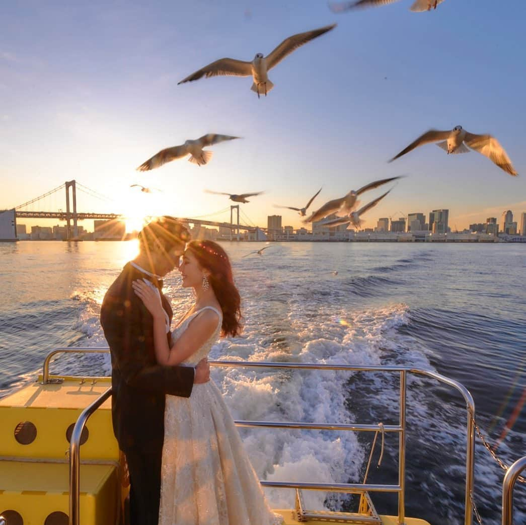 TOKYO WATER TAXIのインスタグラム：「TOKYO  WATER WEDDING✨ 本日リリースいたします。  世界で活躍するウェディングフォトグラファー今林浩一氏の撮影チームと東京ウォータータクシーが初コラボ。  https://www.koichi-imabayashi.com  東京の非日常を感じる ベストロケーションの中、 プライベートに。お二人だけで。  東京だけで叶えられる新しい ウェディングフォトスタイルをご提案いたします。  @timecolors.tokyo  #tokyo #tokyowatertaxi #wedding #ウェディング撮影 #水上ウェディング #ウェデングフォト」