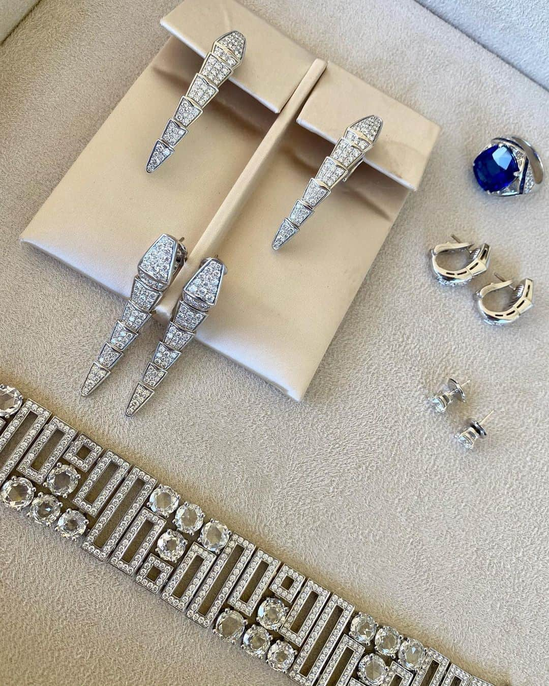 ソフィー・ロペスのインスタグラム：「Goodies @bulgari 🌟 @katehudson @goldenglobes」