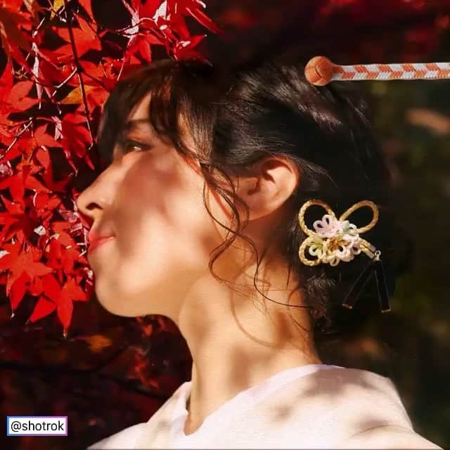 絹野志朋のインスタグラム：「🍁 Repost from @shotrok モデルとして参加させて頂いた作品。  京都の伝統工芸をテーマにした動画が 遂に本日、本編公開されます！✨ . . Created by  @monoga_japan  @shotrok  @kainsta_0418 @nishijimajinya  @tisn_v  @a.zu.0803  @shihokinuno0414 .」