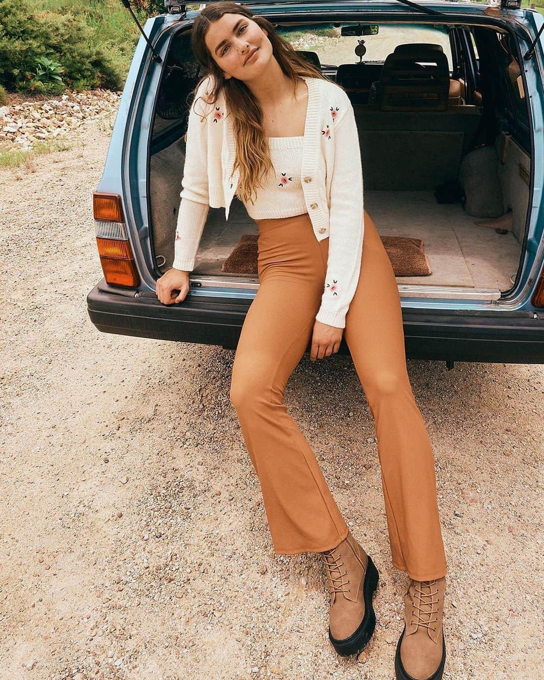 COTTON ONのインスタグラム：「Who’s up for a road trip? (We’re packing these pants) 🙏 #TapToShop 🔎 New Arrivals #MyCottonOn」