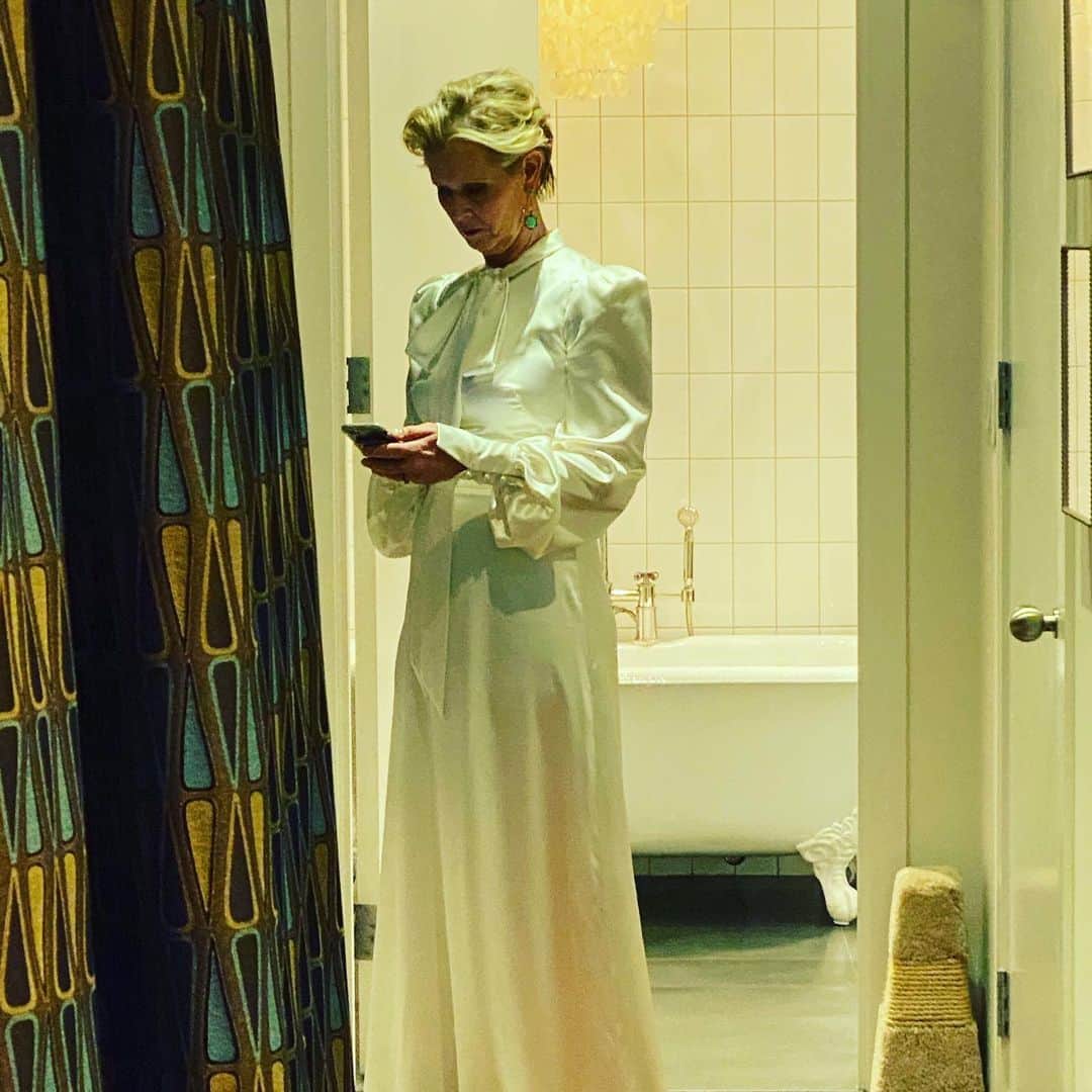 シンシア・ニクソンのインスタグラム：「The party’s over.  Time to call it a day.  G’night.」
