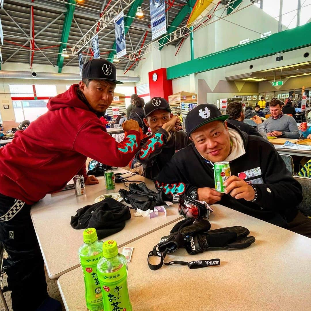 竹内択さんのインスタグラム写真 - (竹内択Instagram)「愉快な仲間たち😂とスキー in Madarao⛷ #斑尾高原スキー場 #斑尾高原ホテル #madarao #iiyama #実は私 #飯山観光大使 #一度も仕事してません #😂 #テレマークスキー #telemarkski #ski #チームタク #teamtaku #ttselections #みんなチムタク #やぎざんまい #塚田陽亮 #takutakeuchi #竹内択」3月1日 14時25分 - taqtakeuchi