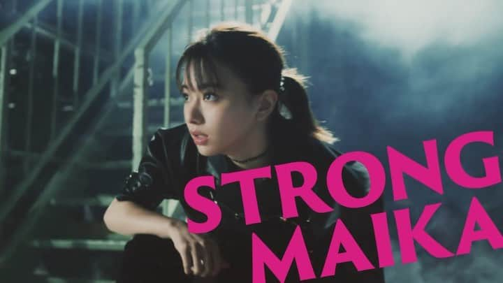 heroine make／ヒロインメイク（公式）のインスタグラム：「. ヒロインメイク #天まで届けマスカラ STRONG RENEWAL👊 . 「汗」「水」「皮脂」に強い！ 進化した、『超・耐久カールマスカラ』で 美しいまつ毛へグレードアップ！ . さらに完璧なヒロインへ。 . . #山本舞香 #ヒロインメイク #ヒロインメイクマスカラ #天まで届けマスカラ #マスカラ #アイメイク #目元メイク #メイク #新作コスメ #新作コスメ2021 #新発売コスメ #優秀コスメ #コスメ #パケ買い #愛用コスメ #今日のメイク #メイク好き #コスメ好き #プチプラコスメ #メイクアップ #ウォータープルーフ #heroinemake #eyemake #mascara #makeup #cosmetics #kissme」