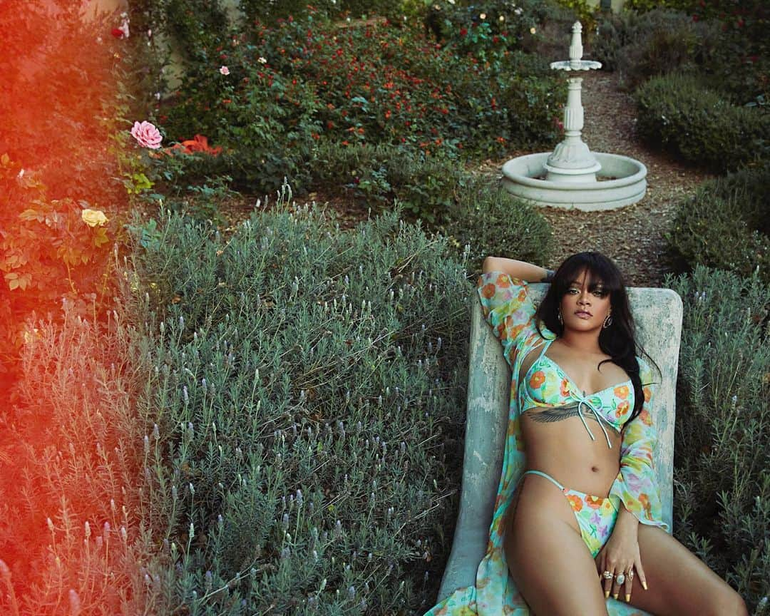 リアーナさんのインスタグラム写真 - (リアーナInstagram)「savage af. don’t  trip.   New @savagexfenty out now – only on savagex.com. #SavageSpring 🌸」3月1日 14時37分 - badgalriri