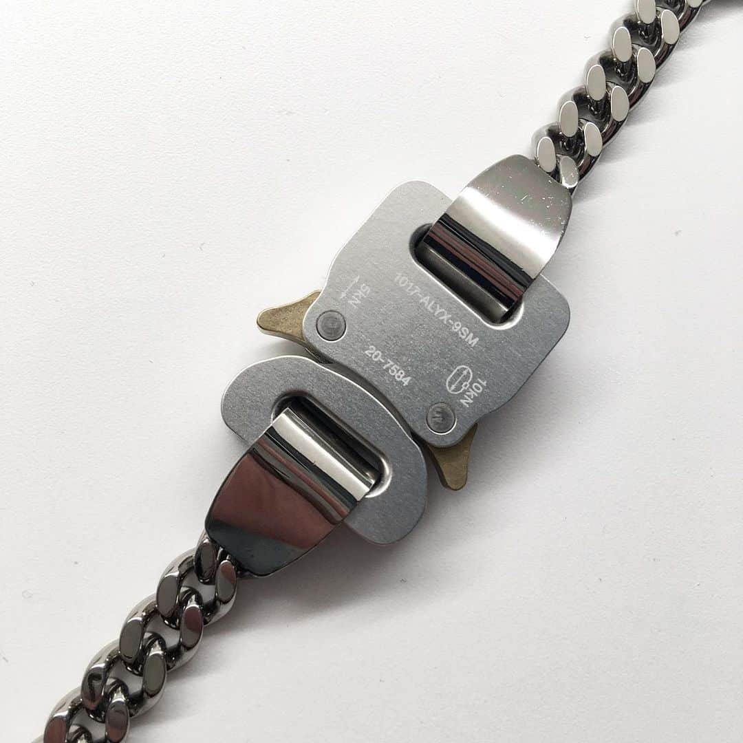 エリミネイターさんのインスタグラム写真 - (エリミネイターInstagram)「21SS 1017 ALYX 9SM buckle necklace has arrived at ELIMINATOR store and online. . #alyx #alyxstudio #1017alyx9sm #matthewwilliams #nickknight #showstudio #21ss #ss21collection #newcollection #military #uk #dior #diorhomme #givenchy #streetfashion #streetstyle #streetwear #cobrabuckle #eliminator #tokyo #daikanyama #instafashion #instastyle #mensfashion #menswear #necklace #accessories」3月1日 14時49分 - eliminator_tokyo