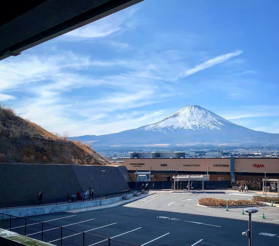 池内万作さんのインスタグラム写真 - (池内万作Instagram)「昨日の風景。 駐車場2階からの風景が結構よいという発見。 #イケウチ家の買い物」3月1日 14時57分 - mandeshita