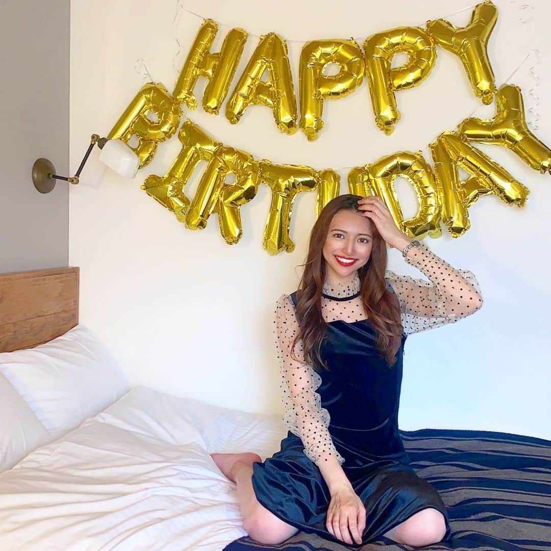 さゆりさんのインスタグラム写真 - (さゆりInstagram)「誕生日投稿、続きます🙇‍♀️  友達がthe knot hotelで ホテルでお祝いしてくれたよ🎂  こうゆうバルーン風船 憧れてたから嬉しい😭💕  お気に入りのワンピースは、 17kgの姉妹ブランドの @lilyboutique_official 👗」3月1日 20時48分 - sayuri__offi