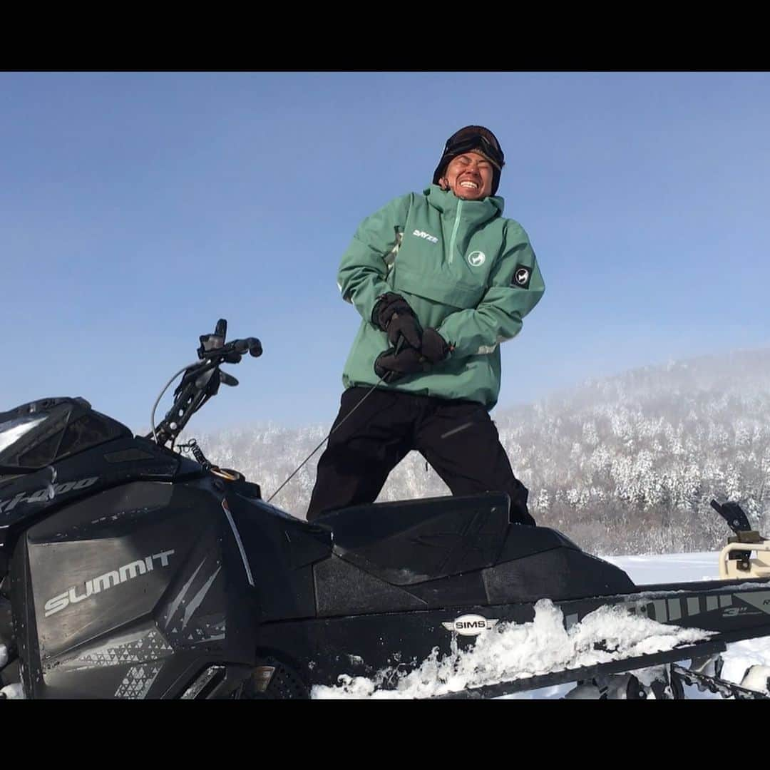 國母和宏さんのインスタグラム写真 - (國母和宏Instagram)「January and February🏔 仲間のおかげて良いシーズンおくれてます、ありがとう🙏 ゴボゴボパウダーとギンギン男に囲まての１月2月でした👨‍👨‍👦‍👦👨‍👨‍👦‍👦　 @shustagram @koheikudo @keisukeyoshida7 @smisfits @yukinobukumagai @atwosee @post_322」3月1日 20時43分 - kazukokubo