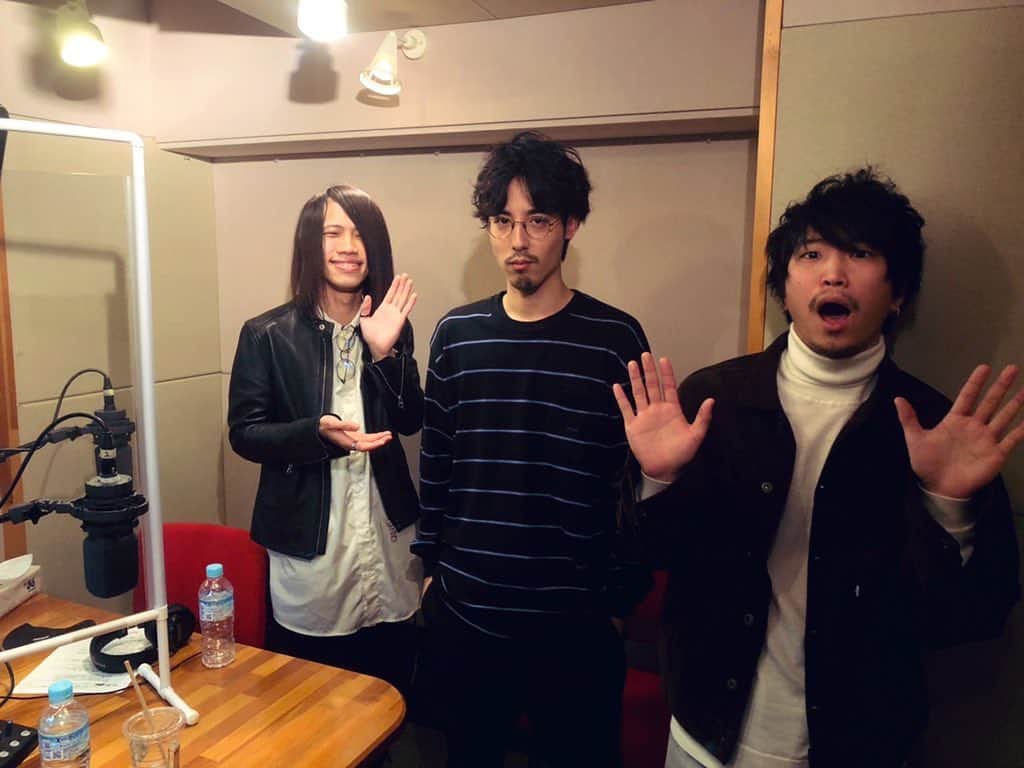 白井將人のインスタグラム：「しんご&けんと  華の92年組ベーシスト」