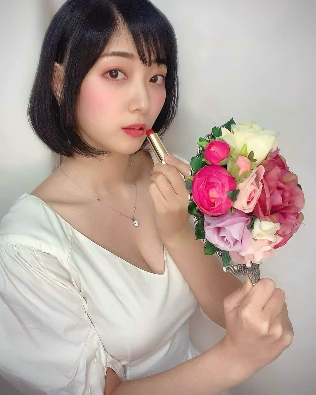 いけながあいみさんのインスタグラム写真 - (いけながあいみInstagram)「お出かけしてきます🌸  手に持ってのは、お花の鏡だよん🪞💐  *  It’s sunny and warm✨ I’m going out💐❤️」3月1日 15時39分 - aimicat424