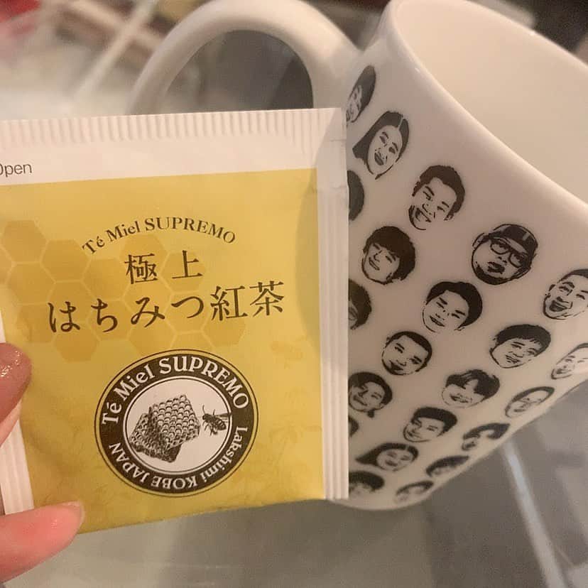 ななせ結衣のインスタグラム：「だいすきな菜乃花さんが わけてくださった #はちみつ紅茶 🐝🐝🍯 . . 甘党な私が最高！美味しすぎる！と いただいた時からもう めっちゃ感動だったのです、、🥺🥺 . どこもかしこも売り切れだったから わけてくださった菜乃花さんの 優しさも感じながら飲んだので 美味しさ100倍でした😌🙏💓 .  #tea #teatime  #紅茶」