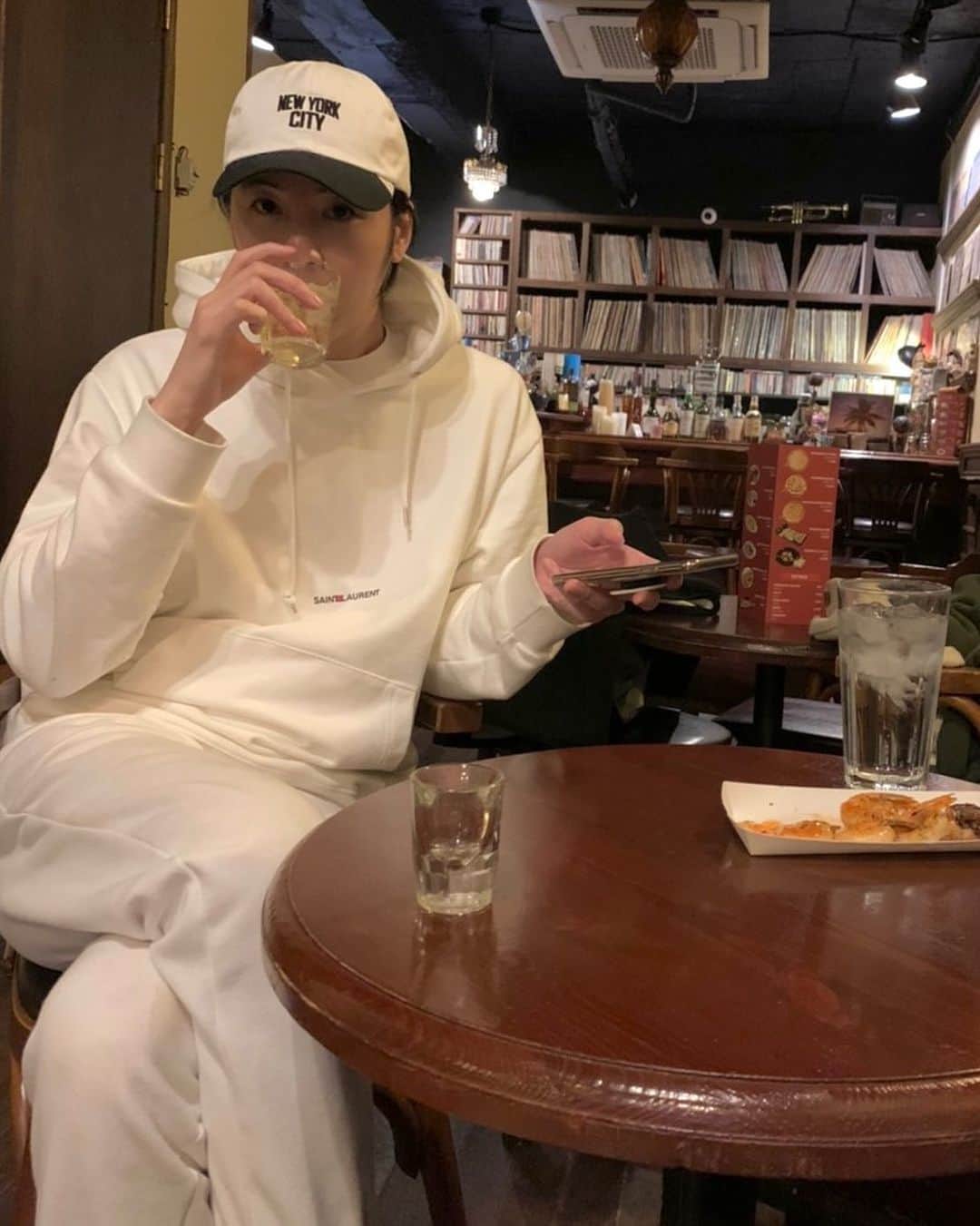 ノ・ミヌのインスタグラム：「Chilling time 🐻‍❄️」
