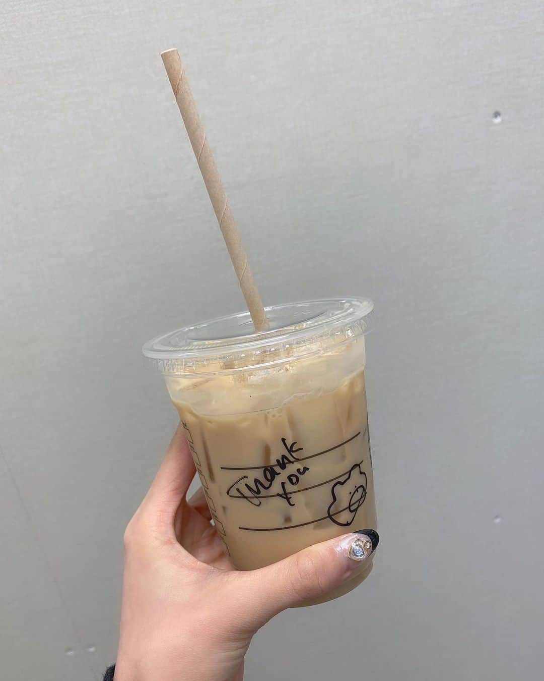 のインスタグラム：「・ ・ ホワイトモカ🐻🤍 ・ ・ 可愛いイラスト描いてあって 嬉しい気持ちになりました☺️ ・ ・ #スタバ #ホワイトモカ」