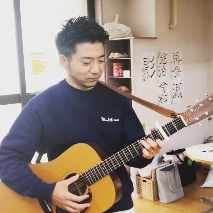 森慎太郎のインスタグラム：「相方に対抗して歌ってみたら、ボロボロでした #松任谷由実 さん #Hellomyfriend #大好きな曲」