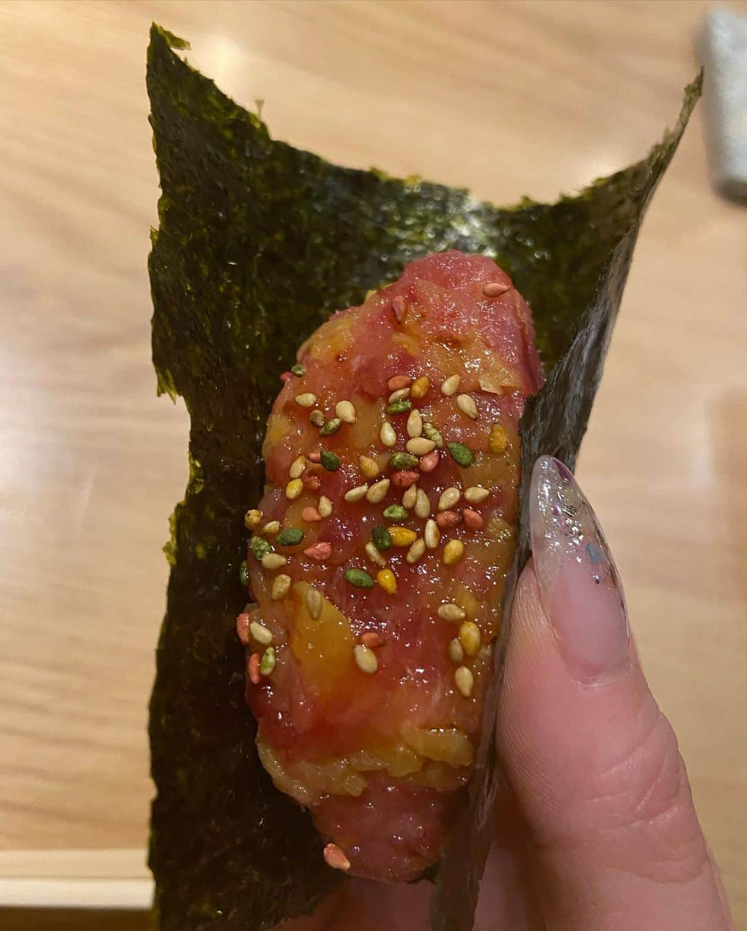 北山美奈さんのインスタグラム写真 - (北山美奈Instagram)「毎日でも良いくらいお寿司🍣大好き🤤 サーモン好きなので、マス美味かった😍 ウニと漬けマグロも〜クジラ🐋の汁物も 白子とシャコはお客様に食べて貰った🤫  そんな二月はなんだが充実させてもらい感謝でしたぁ😳😳 来る三月予定白紙すぎる。皆様構いにきてください😺  #すすきの#すすきのグルメ #sushi #鮨好きな人と繋がりたい#寿司好きな人と繋がりたい #感謝#ご馳走様でした #みなログ #札幌寿司  #ホステス#きゃば嬢」3月1日 16時05分 - rin_minakitayama