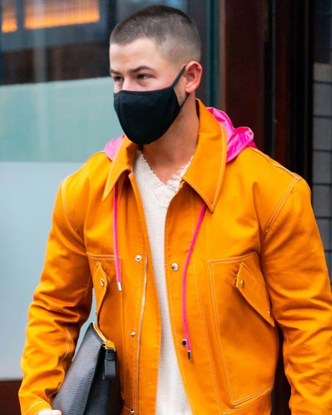 Just Jaredさんのインスタグラム写真 - (Just JaredInstagram)「@nickjonas rocks a colorful outfit while heading out for the day in the Big Apple! #NickJonas  Photos: Getty」3月1日 16時15分 - justjared