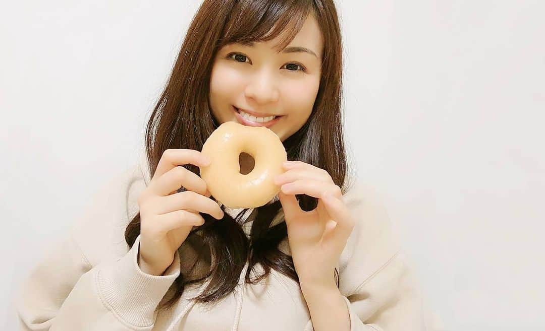 清水優美さんのインスタグラム写真 - (清水優美Instagram)「🍩💕  溶けるから早く食べんかいと 言われそうな。😳  まあとけるよね  ぺろっとごちそうさま😋  ＊」3月1日 16時10分 - _yumishimizu_