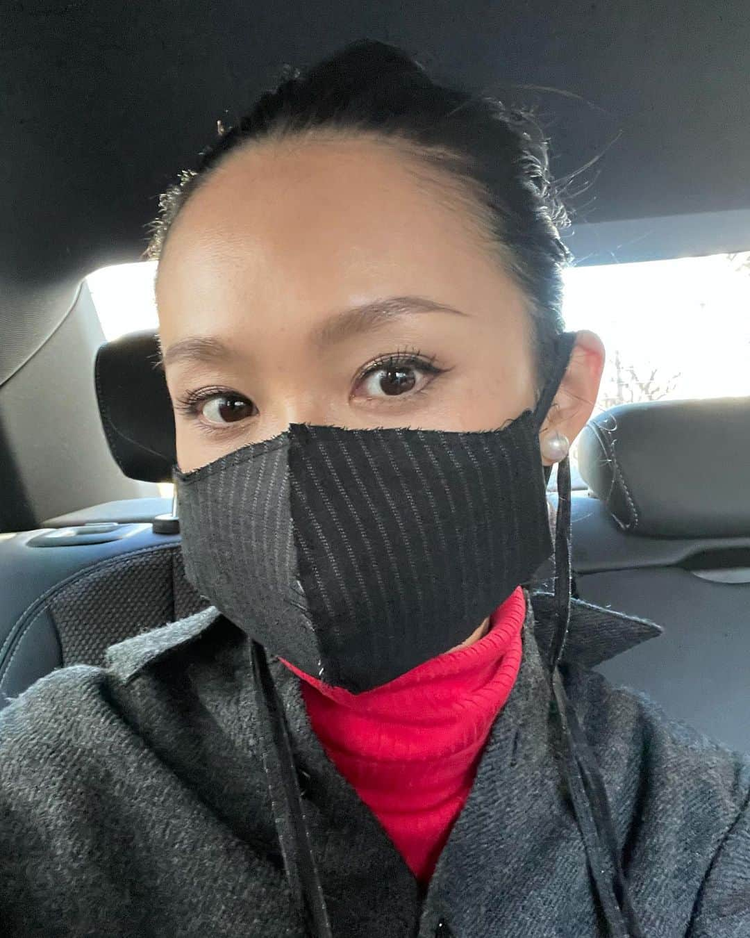 白石みきのインスタグラム：「今日から3月❣️ 3月にふさわしい暖かい気候に恵まれて心も軽やかに♪ そうそう。 最近の私、まつげエクステを外し自まつ毛育毛中なのですが、見てください❣️ こんなに伸びてきましたよ♪（写真はマスカラ塗ってますが）  美容液がかなりオススメで、Lash addictの美容液を夜寝る前にコツコツ塗り続けていたら　エクステ級に伸びてきました♡うふふ♡ 嬉しいなぁ♡  #lashaddict #ラッシュアディクト #ラッシュアディクトのマスカラも良い感じ♡#まつげ #3月 #march #美容 #美容液」