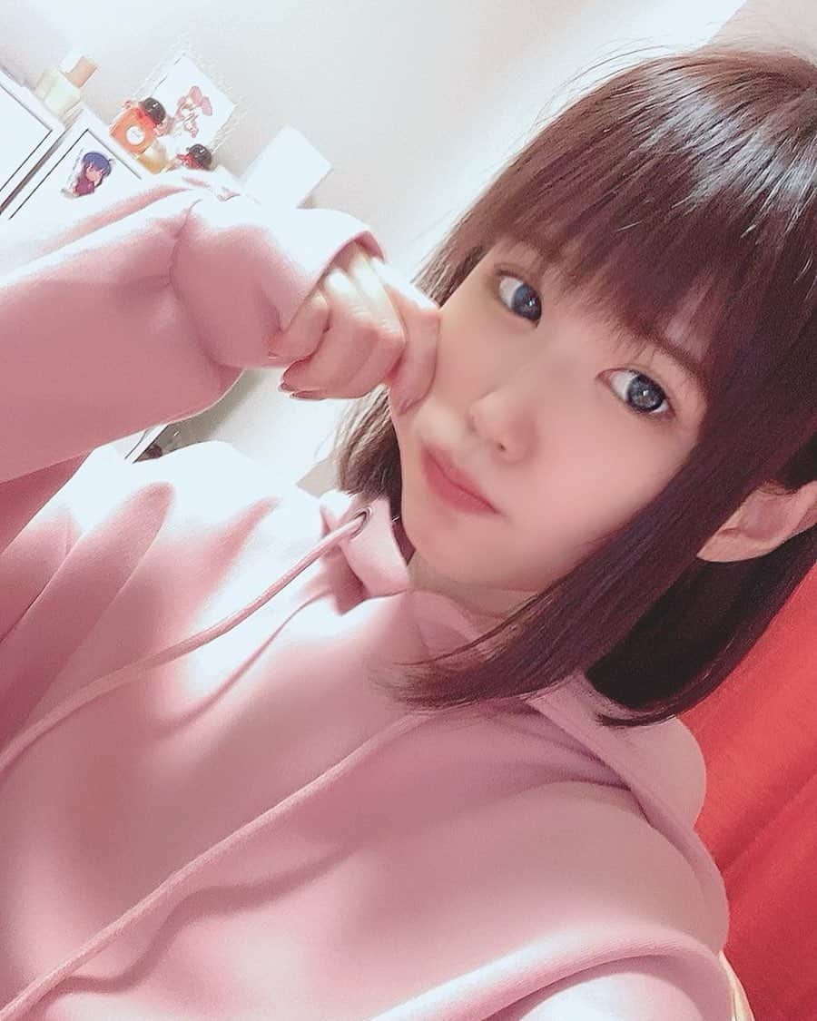 涼宮琴音のインスタグラム：「ファンデや下地は一切せずに カラコンとマスカラ、単色シャドウ(めちゃくちゃ薄め)だけ。 ・ 何が言いたいかって、皮膚呼吸最高ですね。」