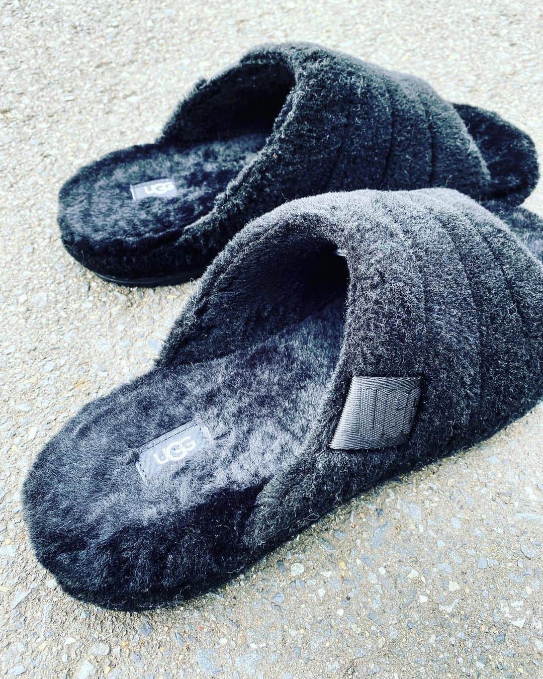 眞庭城聖さんのインスタグラム写真 - (眞庭城聖Instagram)「UGG サンダル🙌 #uggサンダル #uggjapan  #fluffy  #ふわふわサンダル」3月1日 16時33分 - money_0527