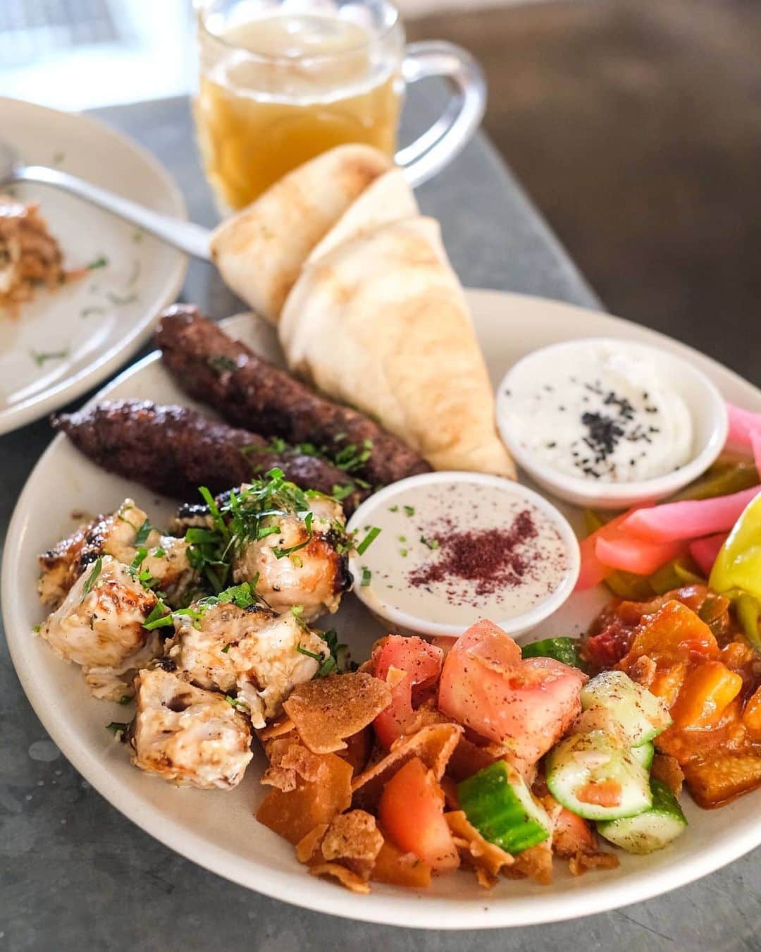 Erinaのインスタグラム：「. . Mixed meat platter is my go to @cairotakeaway 🇪🇬. . .」