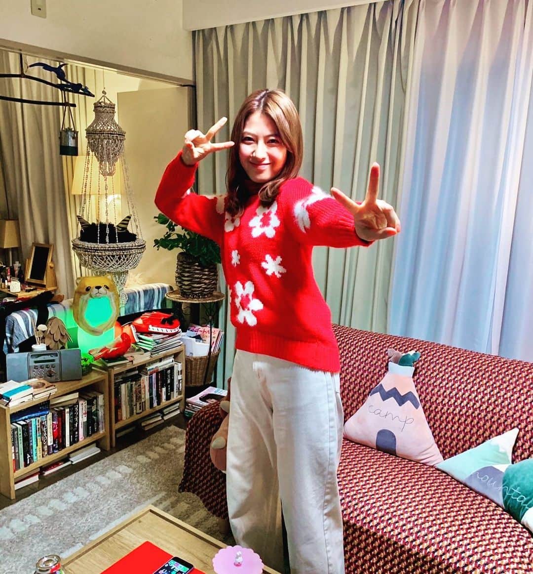 瀧本美織のインスタグラム：「✌🏻✌🏻   #出会い系サイトで70人と実際に会ってその人に合いそうな本をすすめまくった1年のこと   #であすす  #花田菜々子  #菜々子  #wowow  #wowowオンデマンド   #夫婦のおうち」