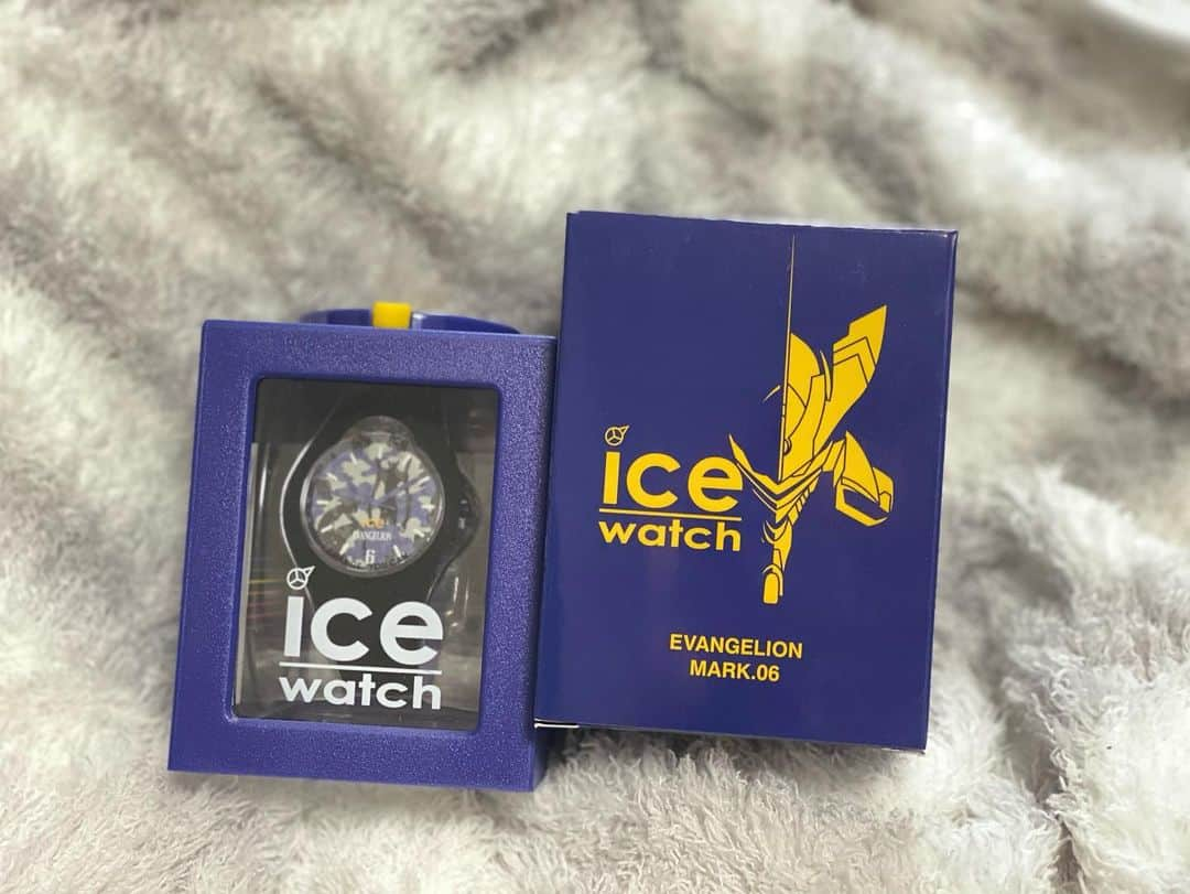 黒澤まさ美さんのインスタグラム写真 - (黒澤まさ美Instagram)「. #icewatch から#エヴァンゲリオンコラボ が発売されていたので 悩みに悩んで#Mark6 バージョンにしました👾 推しが手元にいる光景はなんともしあわせ、、、🤤 #シンエヴァンゲリオン劇場版 公開まであと1週間、#カヲル君 と共に楽しみに待つ日々です🥰🥰🥰 . #エヴァヲタですが何か  . #evangelion  #kaworunagisa  #selfie #アイスウォッチ #エヴァンゲリオン #シンエヴァ #渚カヲル  #渚カヲル推し」3月1日 16時58分 - masami_kurosawa