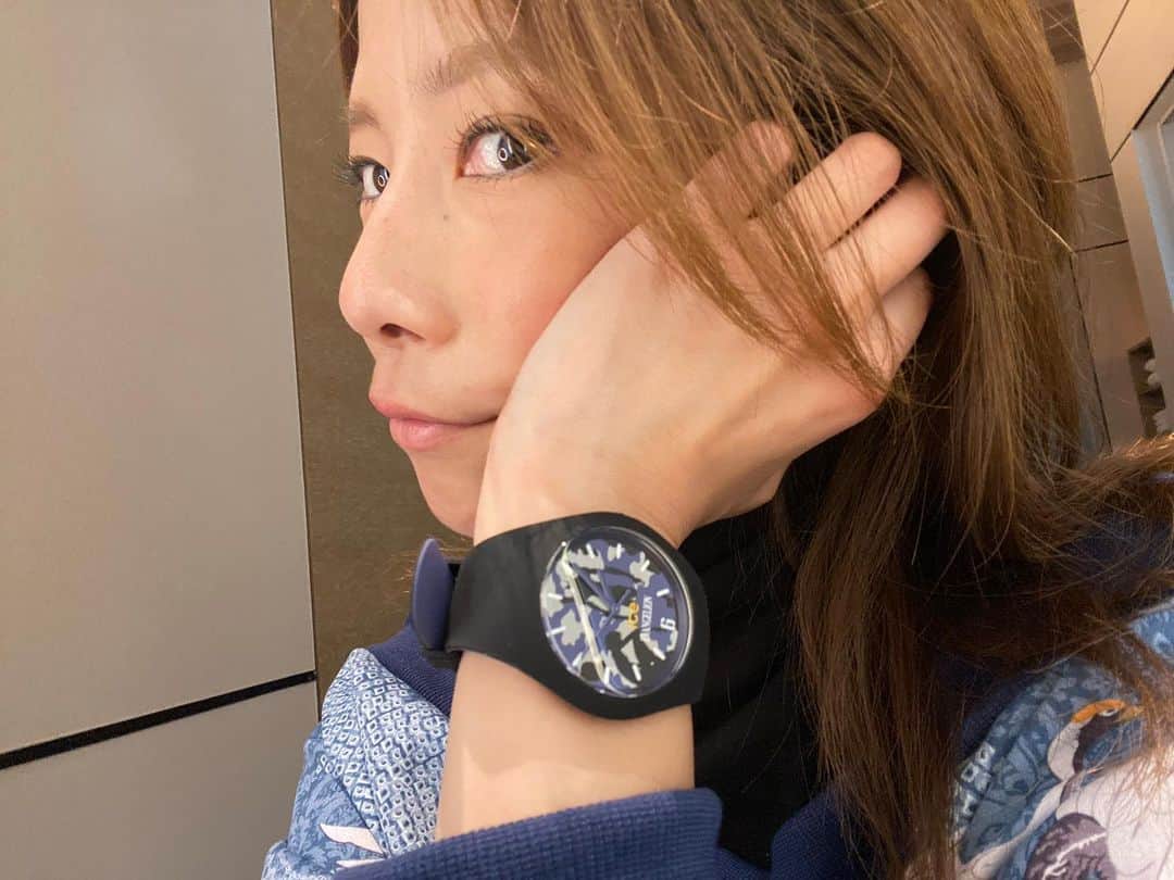 黒澤まさ美のインスタグラム：「. #icewatch から#エヴァンゲリオンコラボ が発売されていたので 悩みに悩んで#Mark6 バージョンにしました👾 推しが手元にいる光景はなんともしあわせ、、、🤤 #シンエヴァンゲリオン劇場版 公開まであと1週間、#カヲル君 と共に楽しみに待つ日々です🥰🥰🥰 . #エヴァヲタですが何か  . #evangelion  #kaworunagisa  #selfie #アイスウォッチ #エヴァンゲリオン #シンエヴァ #渚カヲル  #渚カヲル推し」