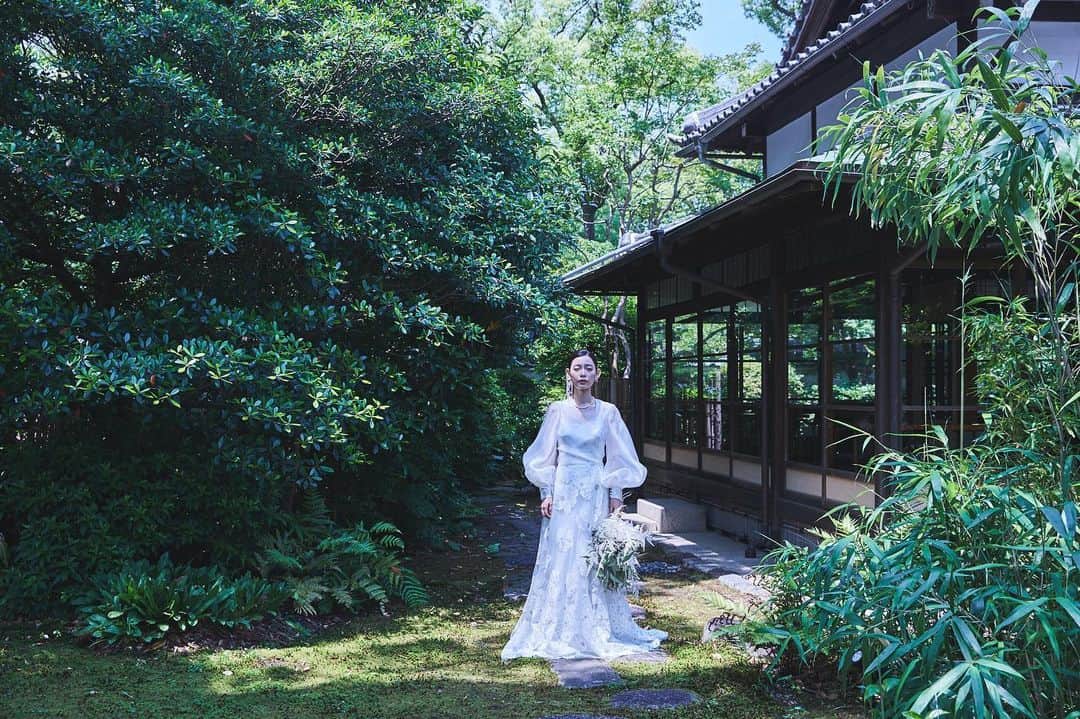 ガーデンレストラン徳川園のインスタグラム：「🌱 『名古屋で和婚と言えば徳川園』 尾張徳川家300年以上の歴史と伝統 四季折々の花木が咲き誇る日本庭園が おふたりの大切な1日をおもてなし致します ・ 他のお写真は下記アカウントより  @tokugawaen_wedding_location ▶︎徳川園ロケーションaccount  @tokugawaen_wedding_wastyle ▶︎和装スタイルaccount  @tokugawaen_wedding_report ▶︎ウエディングレポートaccount  ****************** ウエディングのお問い合わせは プロフィール欄のURL公式HPからどうぞ🎵 Heritage Bridal Collection ガーデンレストラン徳川園 http://www.heritage.jp/tokugawaen/ ☎︎0120-677-875」