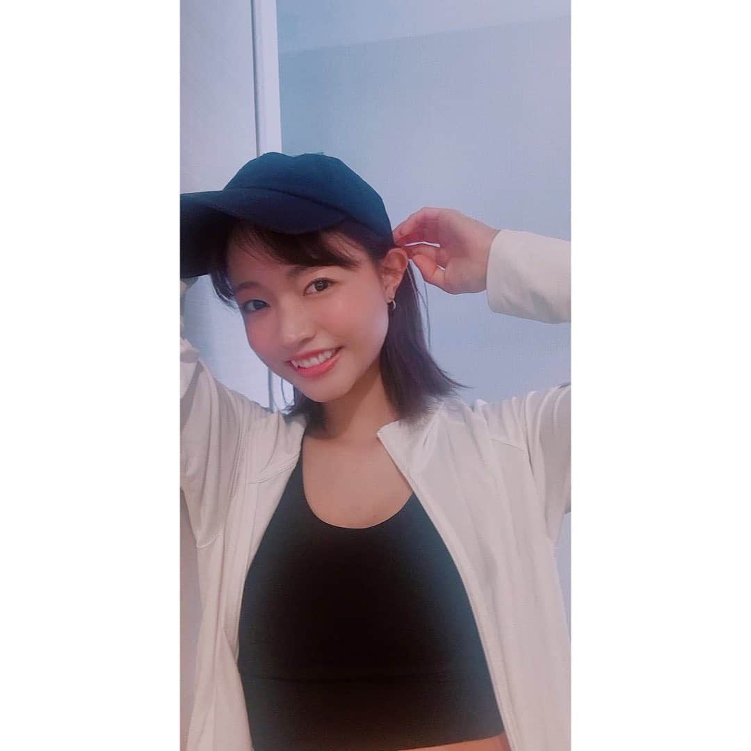 寺川里奈のインスタグラム：「3.1。春だねー 晴れた日のお休みは外でランニング🏃‍♀️ 花粉が本気出してきて辛いね〜  #ランニングスタイル #運動 #ランニング #ストレッチ #柔軟 #休日」