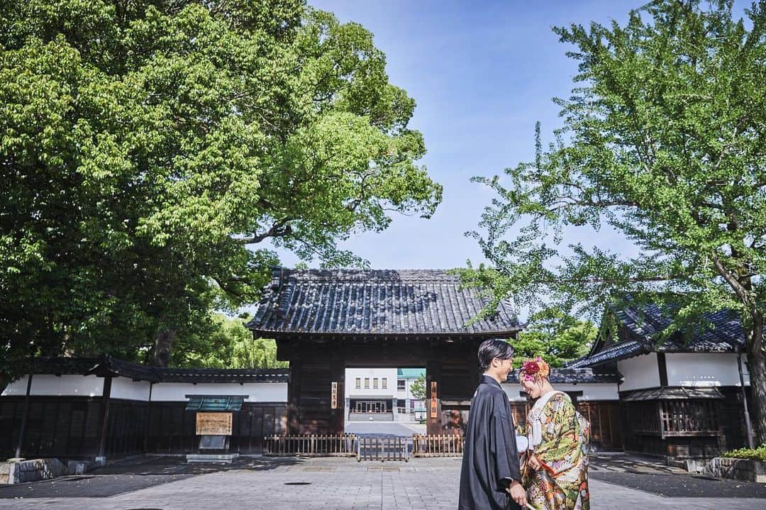 ガーデンレストラン徳川園のインスタグラム：「🌱 『名古屋で和婚と言えば徳川園』 尾張徳川家300年以上の歴史と伝統 四季折々の花木が咲き誇る日本庭園が おふたりの大切な1日をおもてなし致します ・ 他のお写真は下記アカウントより  @tokugawaen_wedding_location ▶︎徳川園ロケーションaccount  @tokugawaen_wedding_wastyle ▶︎和装スタイルaccount  @tokugawaen_wedding_report ▶︎ウエディングレポートaccount  ****************** ウエディングのお問い合わせは プロフィール欄のURL公式HPからどうぞ🎵 Heritage Bridal Collection ガーデンレストラン徳川園 http://www.heritage.jp/tokugawaen/ ☎︎0120-677-875」