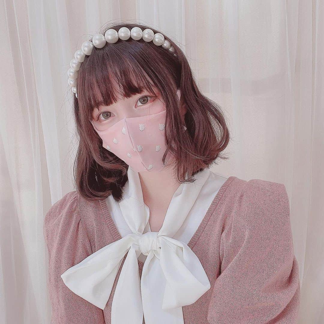 のインスタグラム：「Q-pot.さんのマスク ホイップクリーム柄でかわいい🥰  ラフォーレ原宿１Fエントランスに マスクの自動販売機が設置される みたい！そこでお迎えできます♡  #マスクプロジェクト KEEP FASHION KEEP HEALTHY  #かわいいマスク」