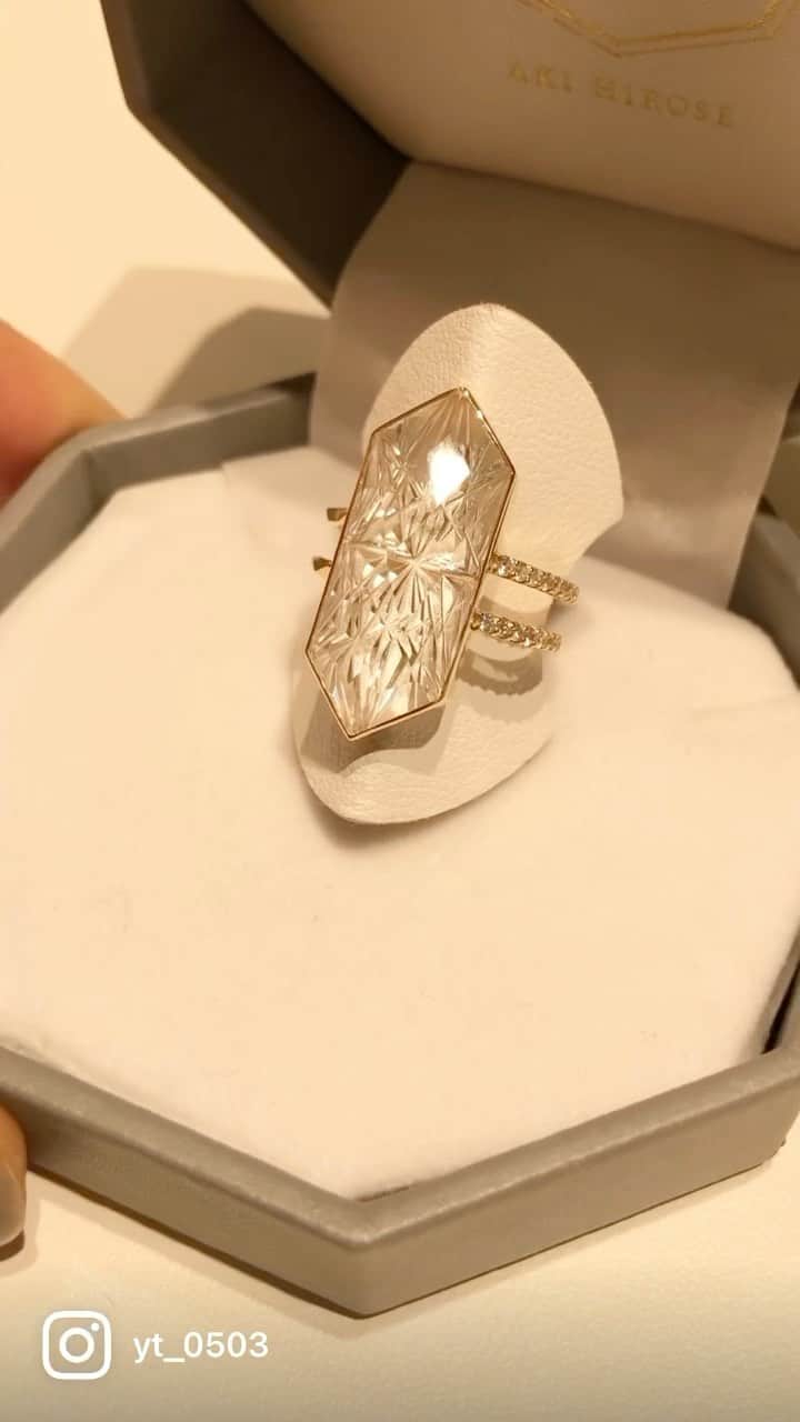 のインスタグラム：「✨Sliced Diamond Necklace  ✨Oregon Sunstone Ring ✨Quartz KIRIKO Special Ring  輝きをお楽しみください♪ 　　　　　 【LIMITED SHOP】ーーーーーーーーーーーーー  ◇2/24(水)〜3/2(火)  ◇伊勢丹新宿 本館1階 ◇プロモーションスペース1 ◇営業時間10時〜19時  ※感染症拡大防止に留意し皆様のお越しをお待ちいたします。  ーーーーーーーーーーーーーーーーーーーーーー Limited Shop以外にも中目黒のatelier officeにて予約制ではございますがご覧いただけます。 ぜひお気軽にご連絡ください。（ご予約先 info@shelby8.com） ※ Limited Shop期間中はCloseとさせていただきます。  【Online Shop】ーーーーーーーーーーーーーー www.shelby8.com Brand Profile Page からも Linkできます。 ーーーーーーーーーーーーーーーーーーーーーー 【Contact Us 】info@shelby8.com ーーーーーーーーーーーーーーーーーーーーー  #isetan #popupshop  #limitedshop  #Shelby #ShelbyJewelry #ShelbyAki  #sliceddiamond  #シェルビー #甲州貴石切子」