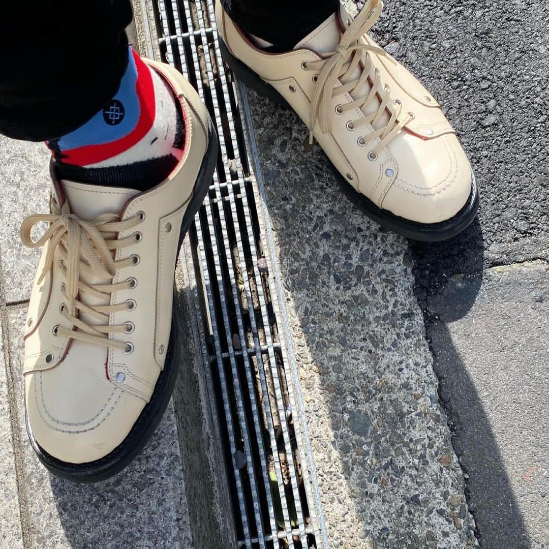 のインスタグラム：「Today's STANCE  #stancesocks  #stance_japan  天気よいよい。すごく暖かい〜を、通り越して暑い。しかしTシャツで汗かきながら歩いてるのオレだけ…だな。」