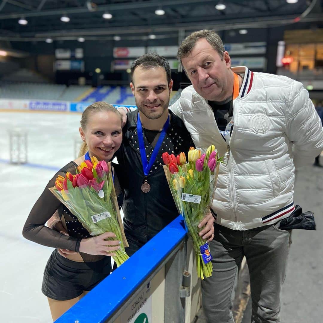ユリア・シェチニンのインスタグラム：「Challenge cup The Hague✅ • Grateful❤️ • #figureskating #iceskating #paiskating #passion #team #competition #sport #athelete」