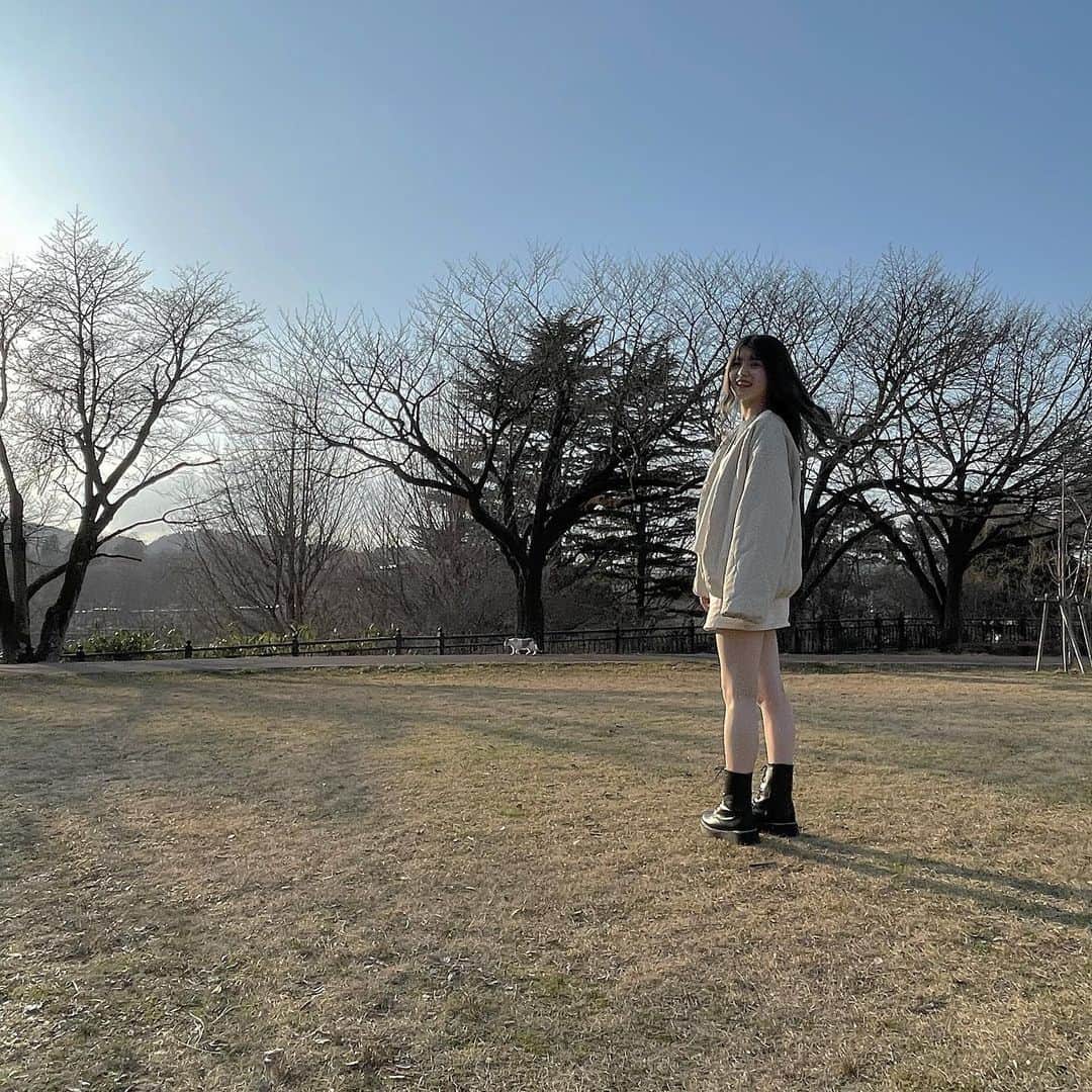 のインスタグラム：「・ ・ この間のとっても暖かかった日のこと 可愛いエキストラが参加してくれました 追っかけたら逃げられました( ˊᵕˋ ;)」