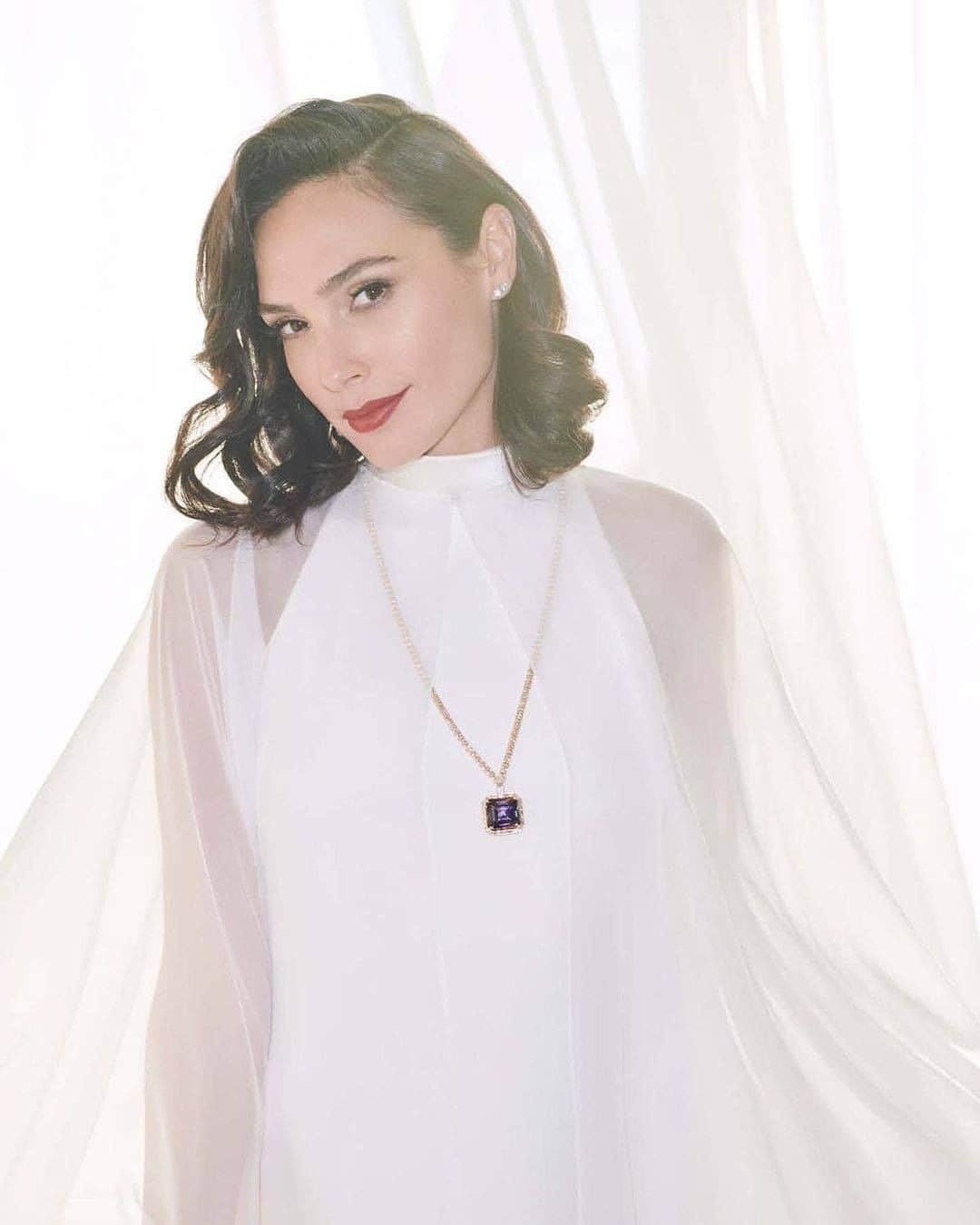 Vogue Taiwan Officialさんのインスタグラム写真 - (Vogue Taiwan OfficialInstagram)「#VogueCeleb 「神力女超人」蓋兒加朵 @gal_gadot 擔任金球獎 @goldenglobes 的頒獎嘉賓，她配戴 @tiffanyandco  2021最新系列 Blue Book 出席盛會，全身散發女神光，典雅不失莊重。 #蓋兒加朵 #金球獎  #DanielKu」3月1日 17時37分 - voguetaiwan