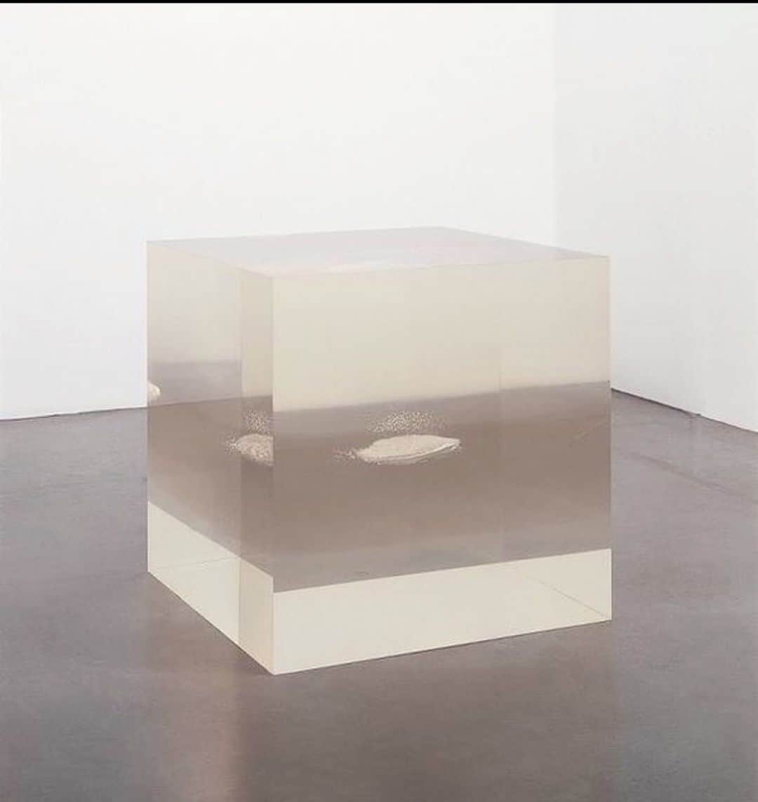 木下ココさんのインスタグラム写真 - (木下ココInstagram)「cube◆ cute◻️ ・ ・ ・ #postminimalism  #sculpture #art #cube #modernart」3月1日 17時53分 - cocot_chan